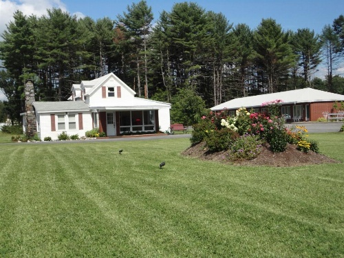 Sara Glen Motel - Saratoga Springs-Glens Falls image 10
